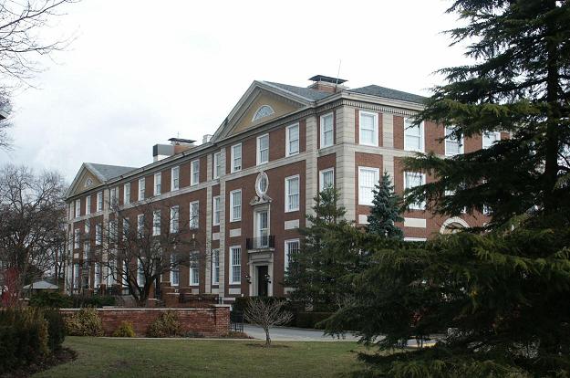 Trường đại học Adelphi