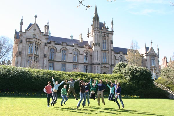 uni of ulster Các loại học bổng Anh Quốc hàng đầu dành cho sinh viên quốc tế