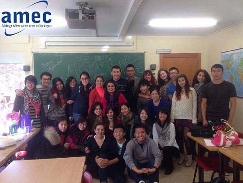 vietnamese students at Alcala De Heneras University resize