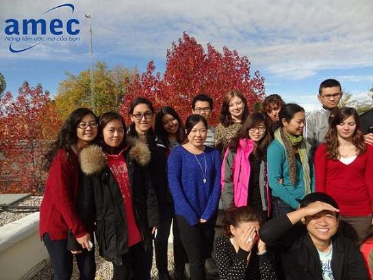 vietnamese students at Alcala De Heneras University1 resize