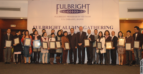 Hoc_bong_du_hoc_thac_si_toan_phan_Fulbright_20152016_400x310_20