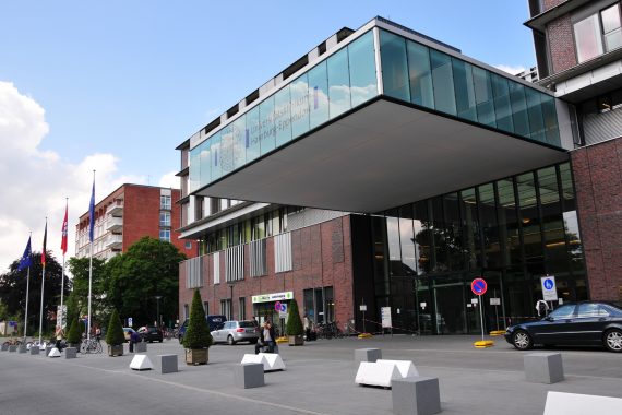 https://www.amec.com.vn/wp-content/uploads/2018/10/New_building_University_Medical_Center_Hamburg-Eppendorf_2-570x380.jpg