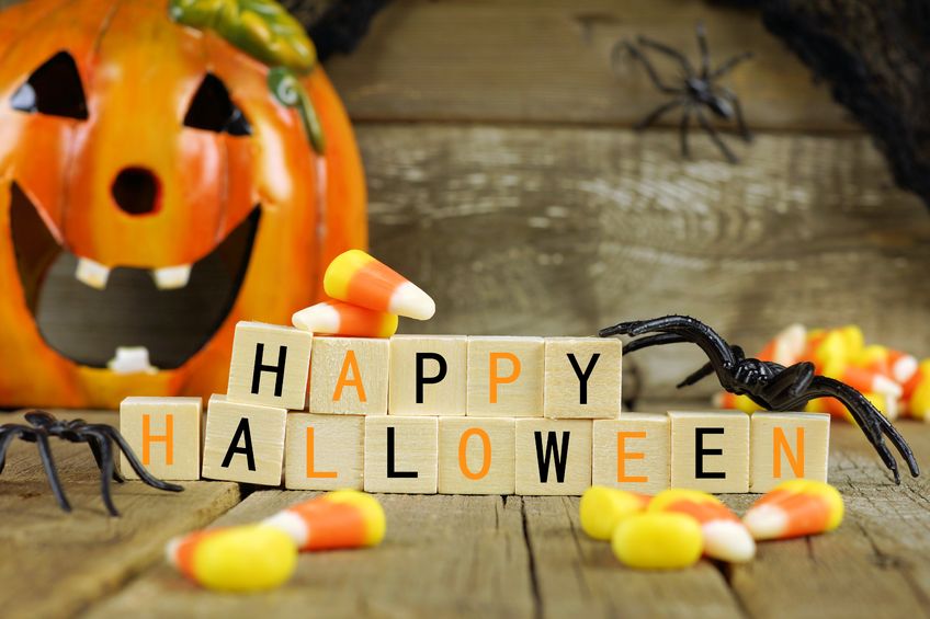 Halloween (ban đầu được gọi là ngày lễ Celtic cổ đại All Hallows’ Eve), bắt nguồn từ Ireland. Ngày nay, Halloween được tổ chức khắp nơi trên thế giới. 